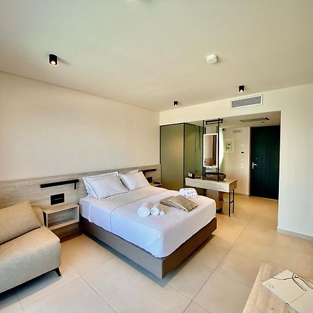 Eleia Seafront Rooms & Villas ペトラ エクステリア 写真