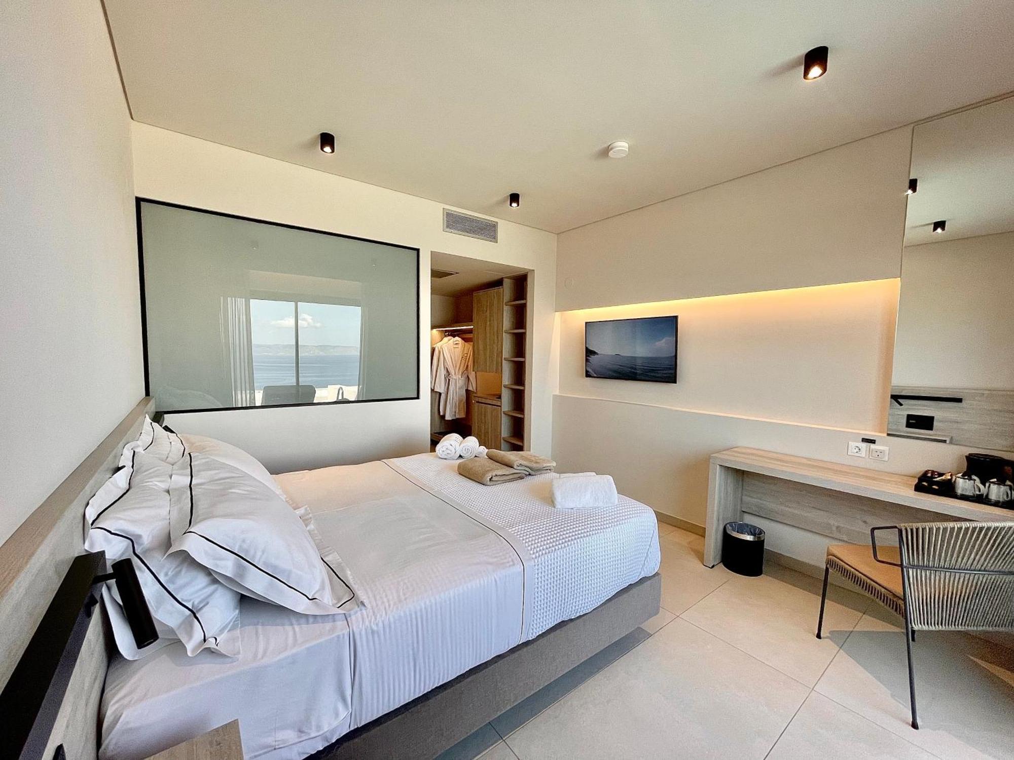 Eleia Seafront Rooms & Villas ペトラ エクステリア 写真