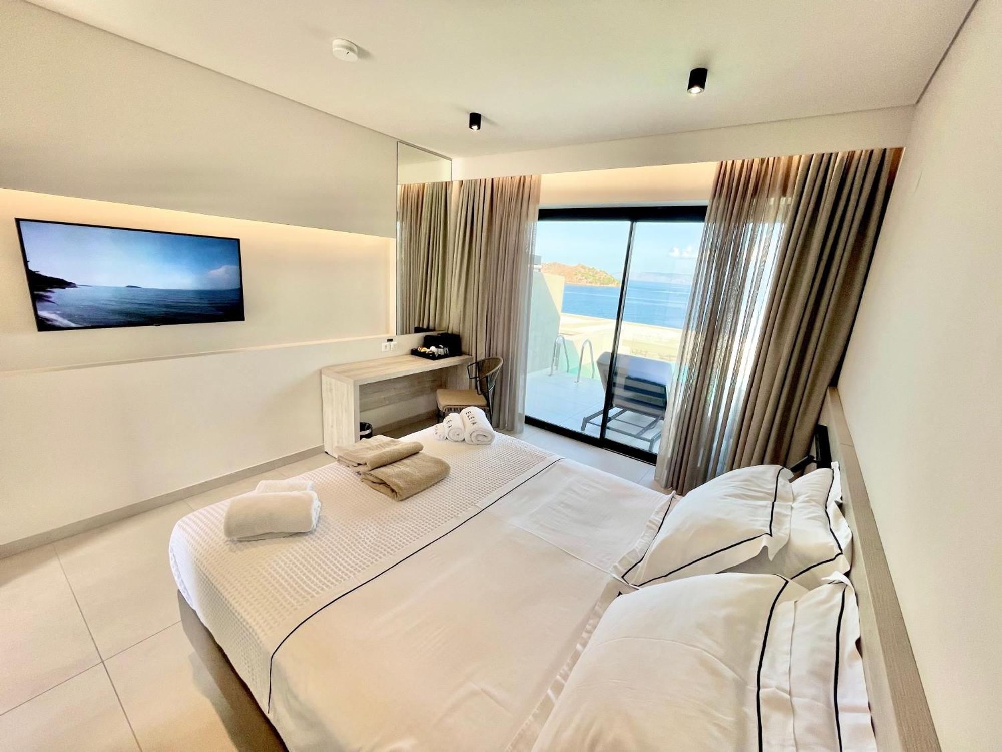 Eleia Seafront Rooms & Villas ペトラ エクステリア 写真