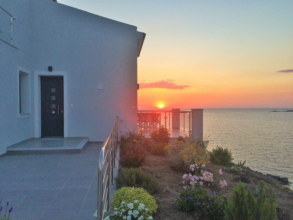 Eleia Seafront Rooms & Villas ペトラ エクステリア 写真