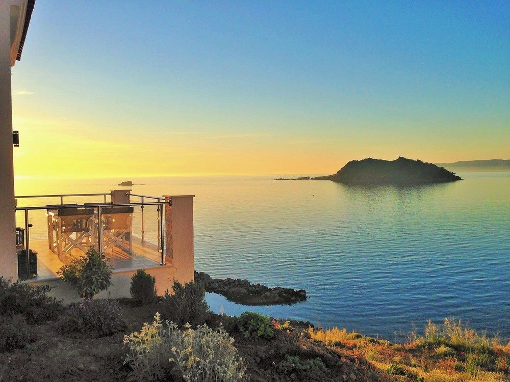 Eleia Seafront Rooms & Villas ペトラ エクステリア 写真