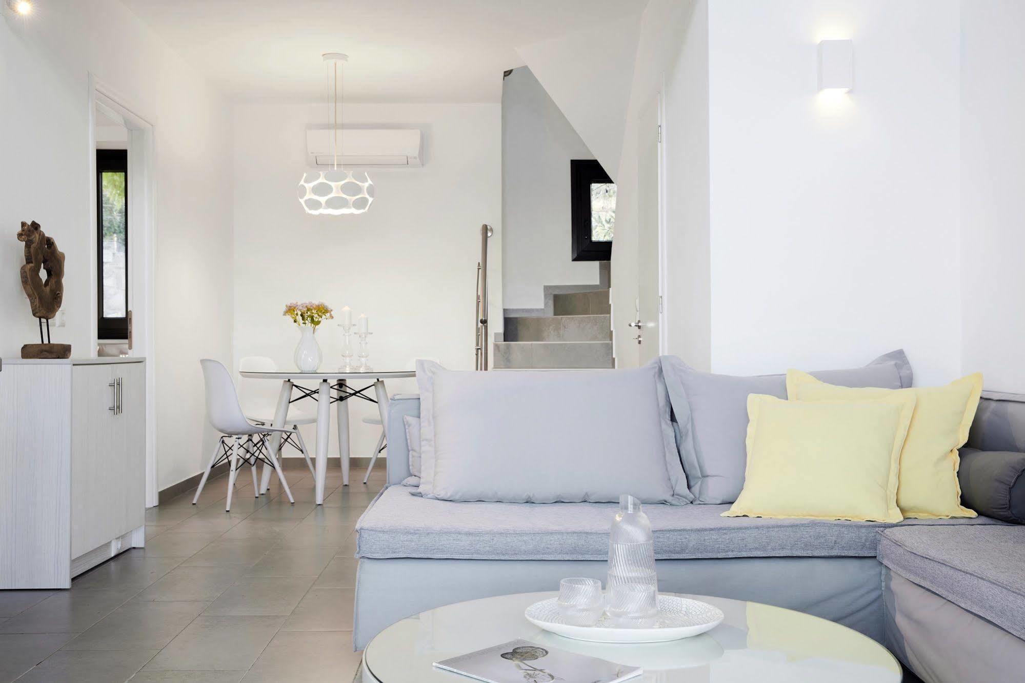 Eleia Seafront Rooms & Villas ペトラ エクステリア 写真