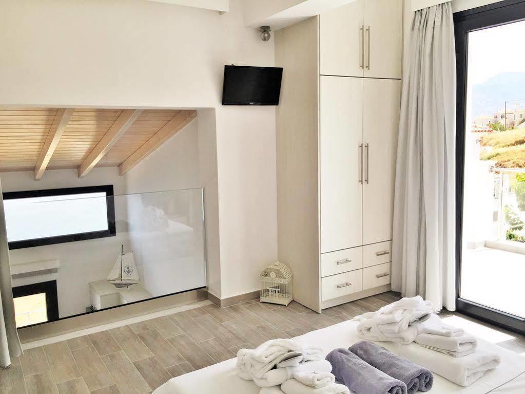 Eleia Seafront Rooms & Villas ペトラ エクステリア 写真